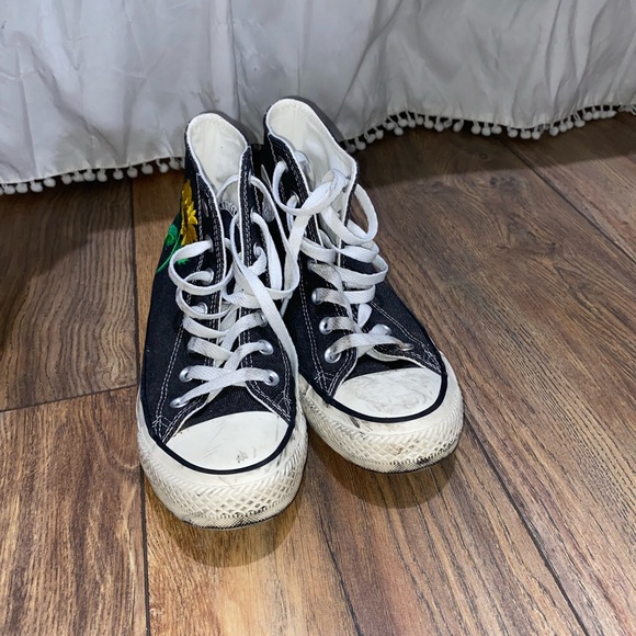 High Top Sunflower Converse - Picture 4 of 5